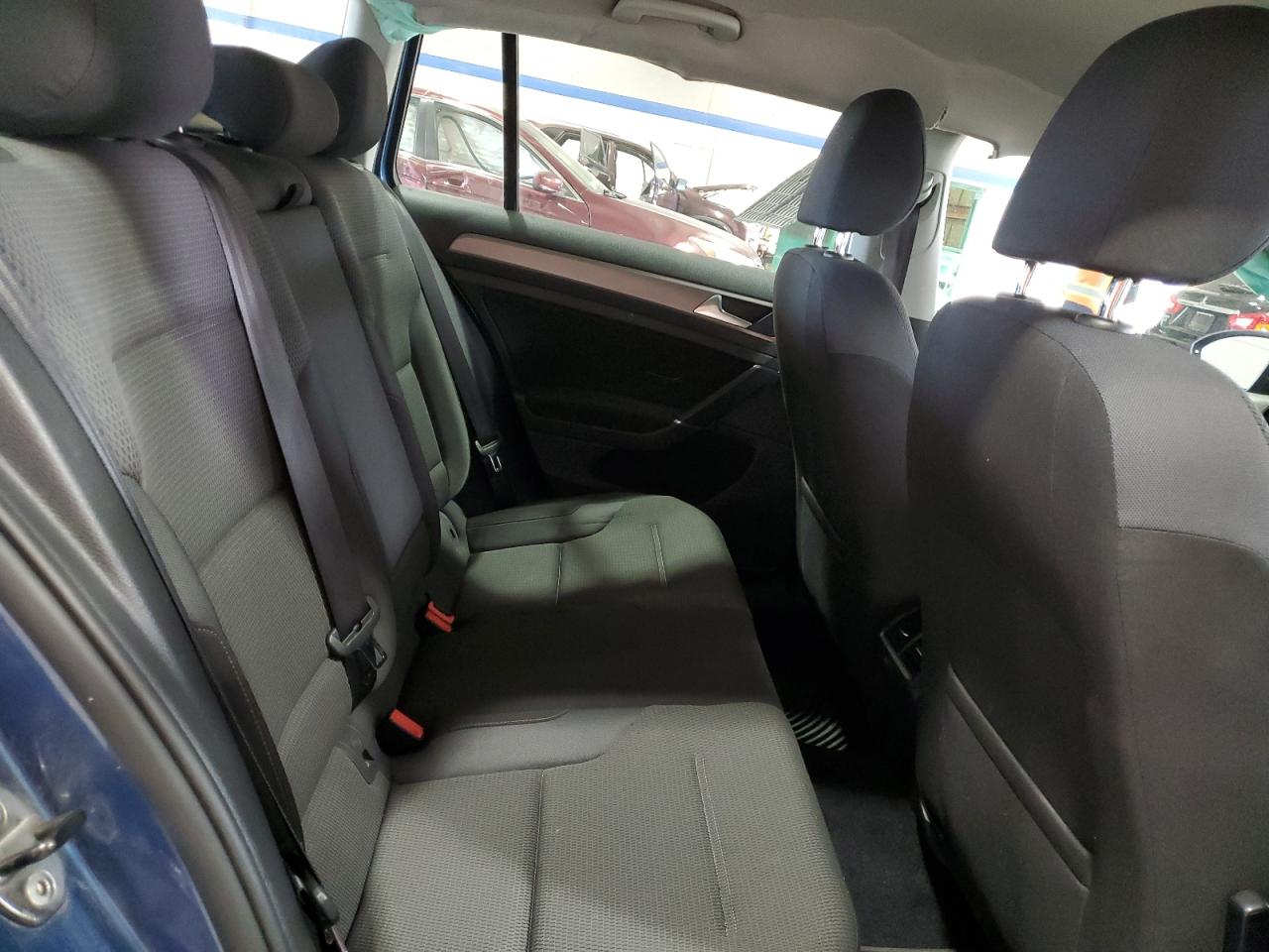 2017 Volkswagen Golf - Image 10