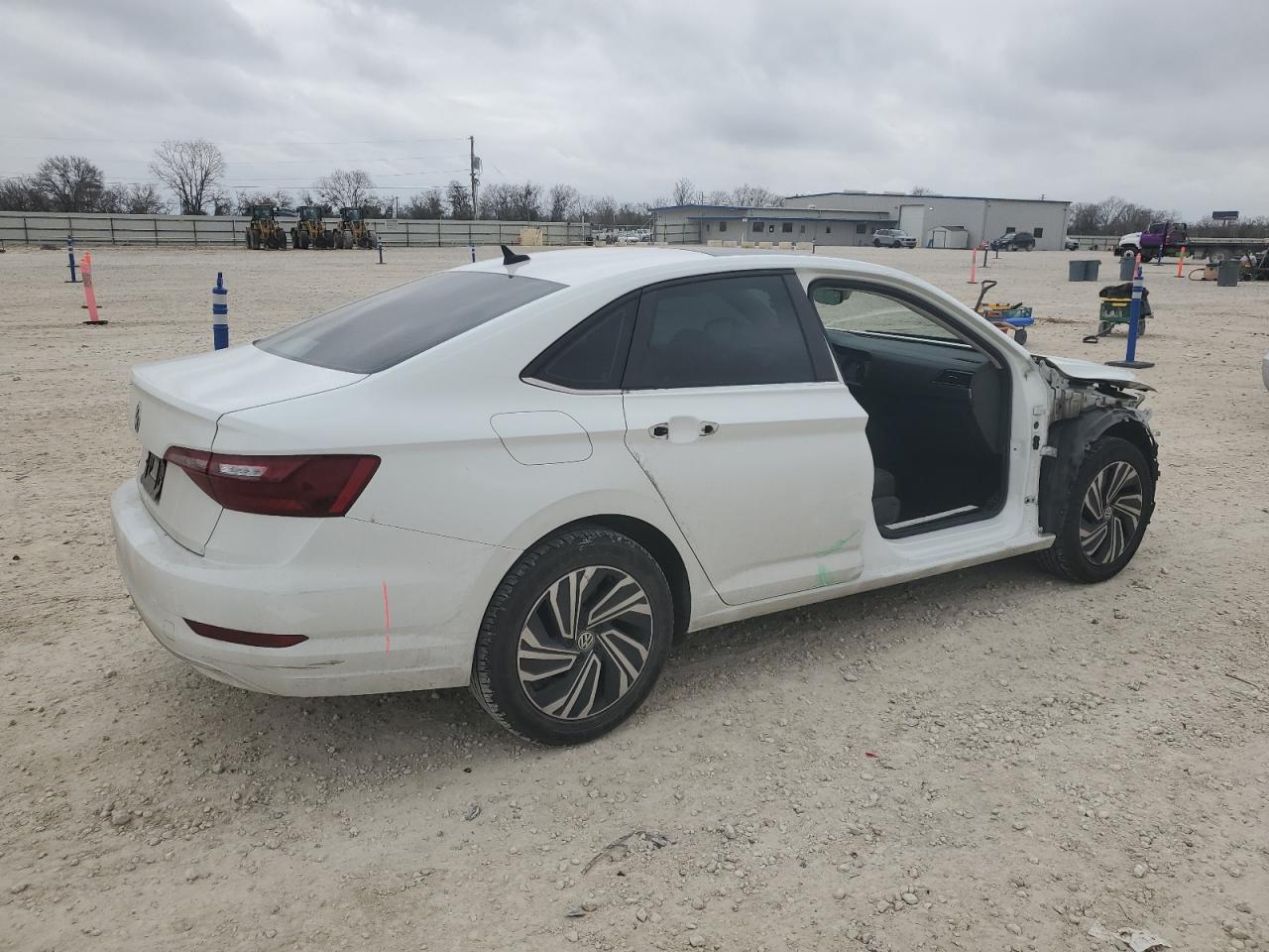 2021 Volkswagen Jetta - Image 3