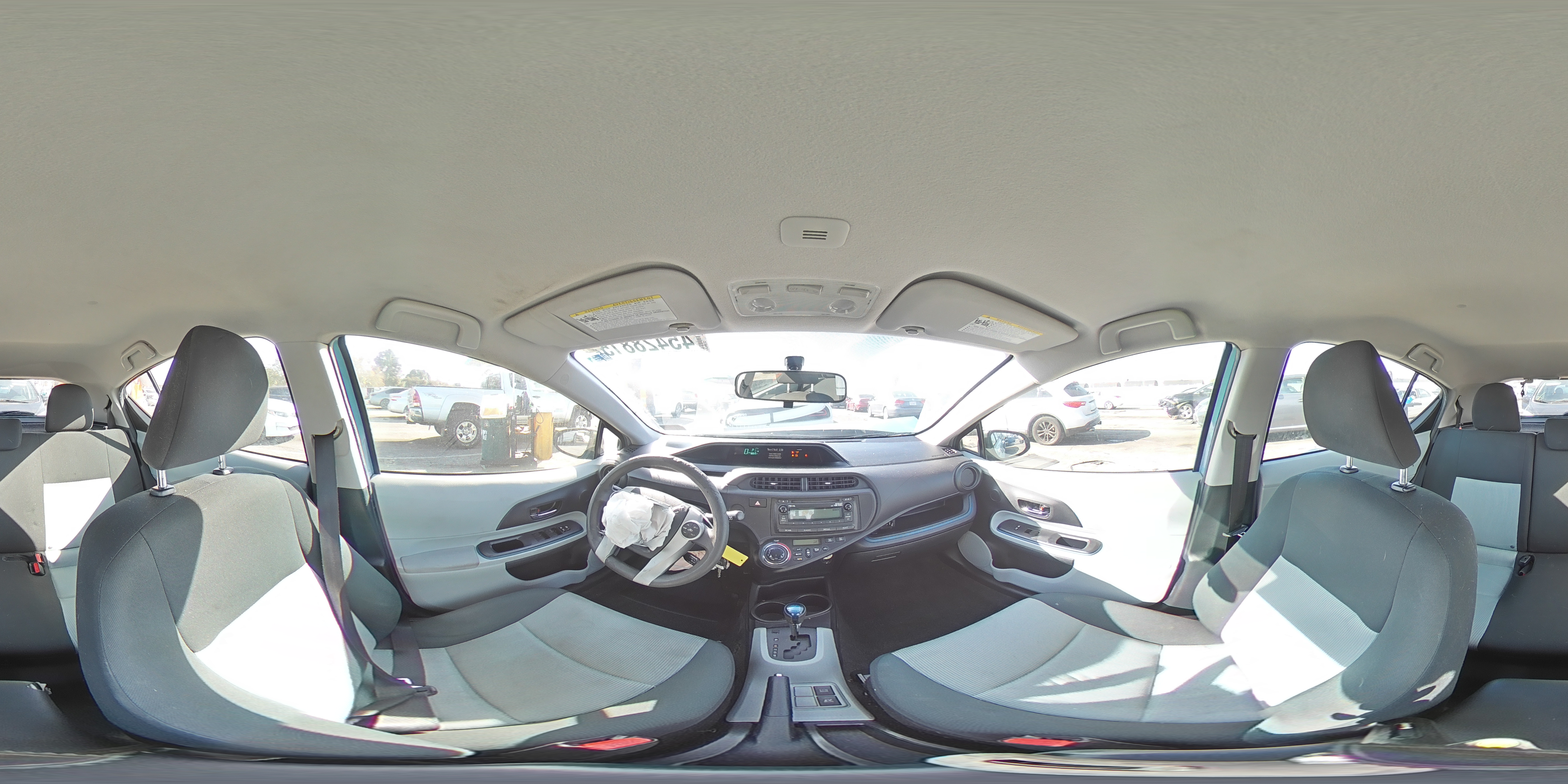 2013 Toyota Prius - Image 13