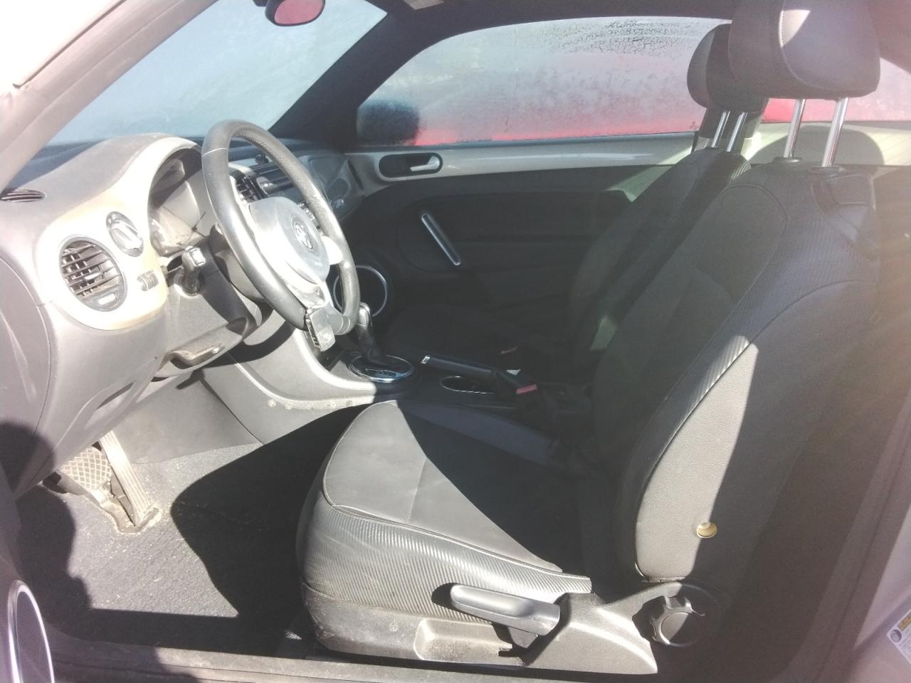 2012 Volkswagen Beetle - Image 7