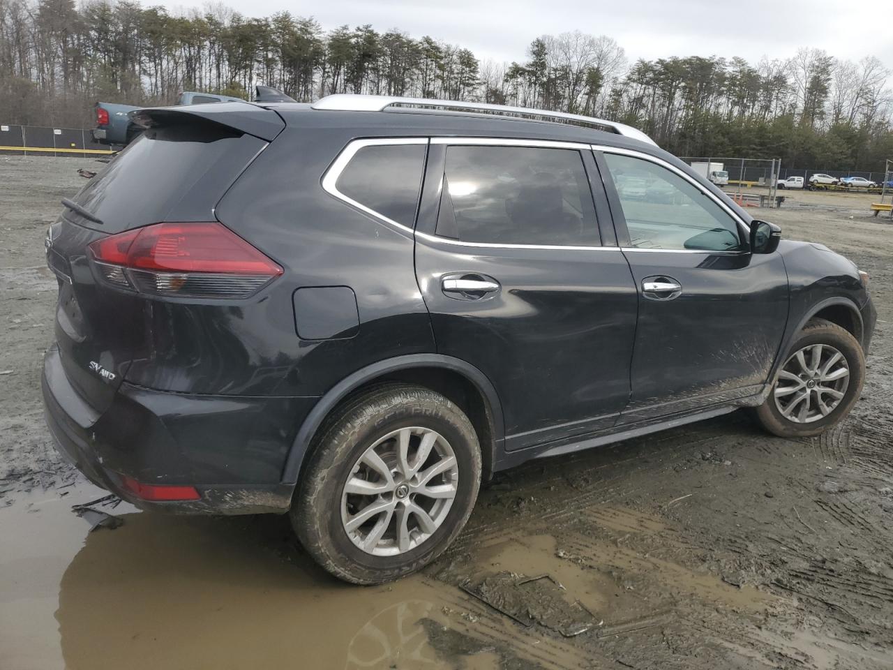 2018 Nissan Rogue - Image 3
