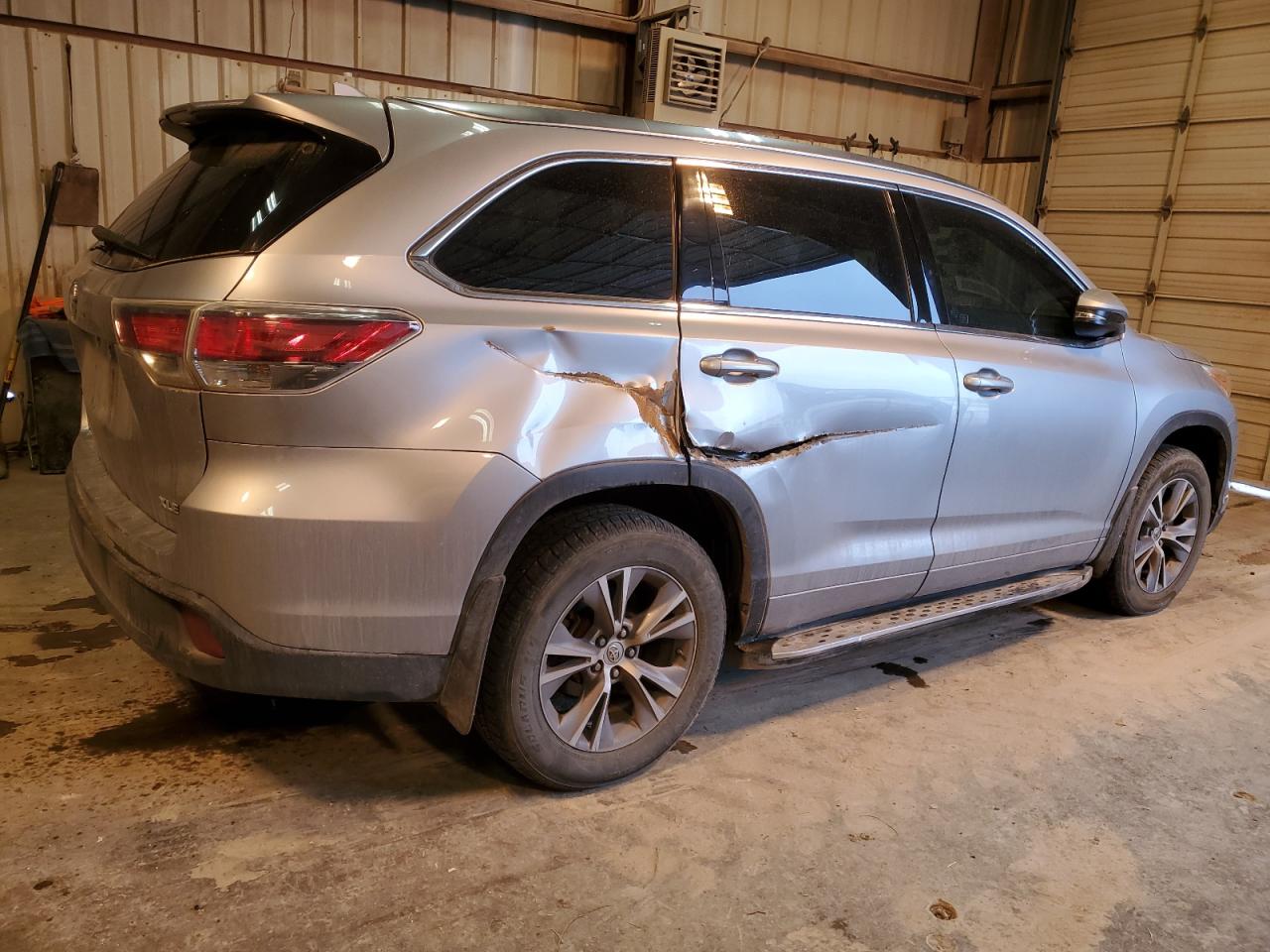 2015 Toyota Highlander - Image 3