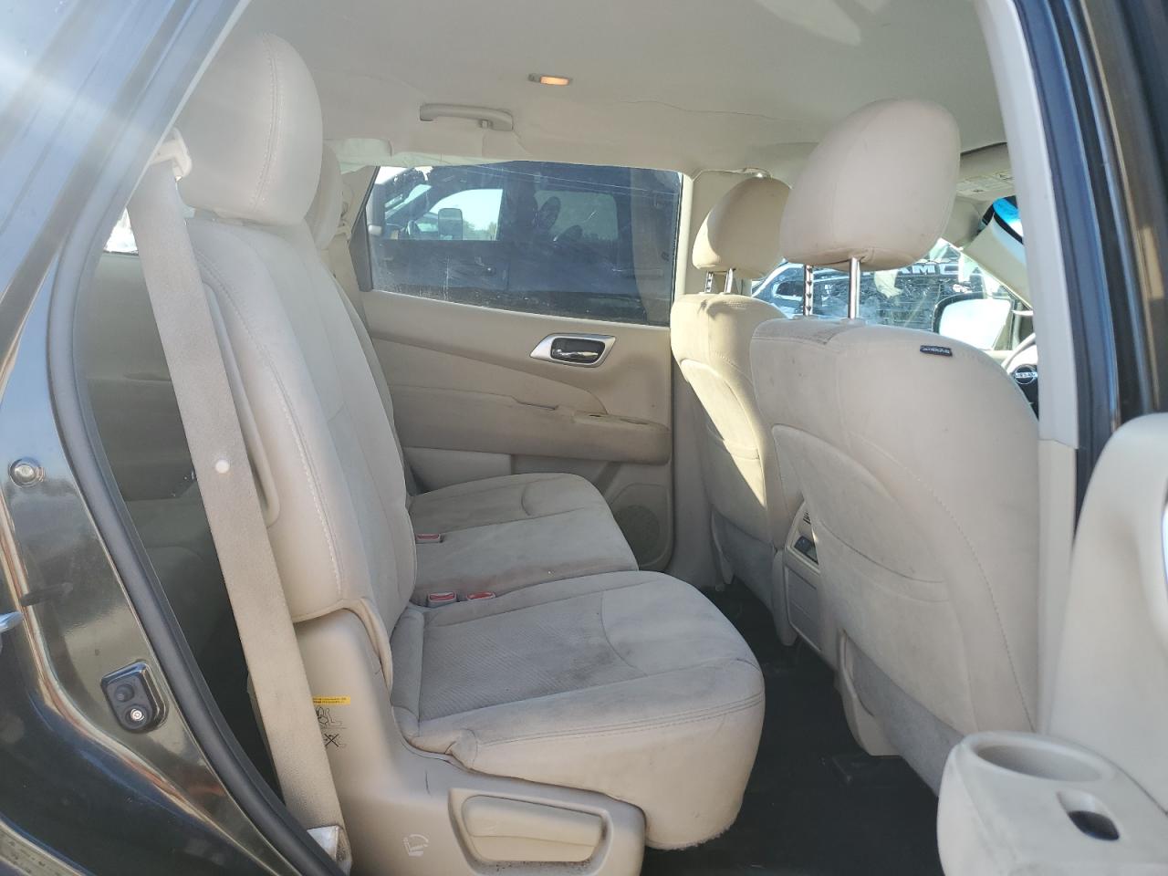 2016 Nissan Pathfinder - Image 11