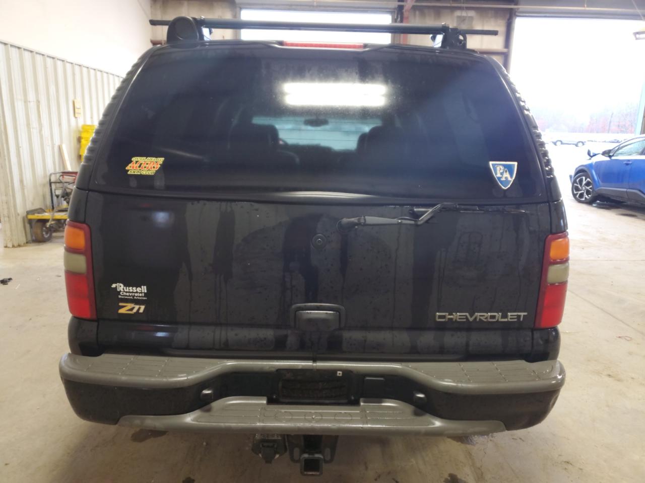 2003 Chevrolet Suburban - Image 6