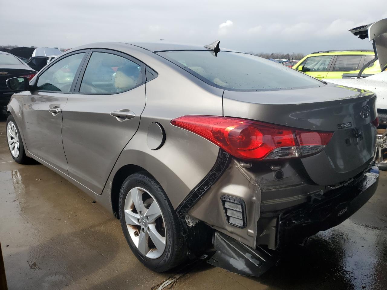 2013 Hyundai Elantra - Image 2