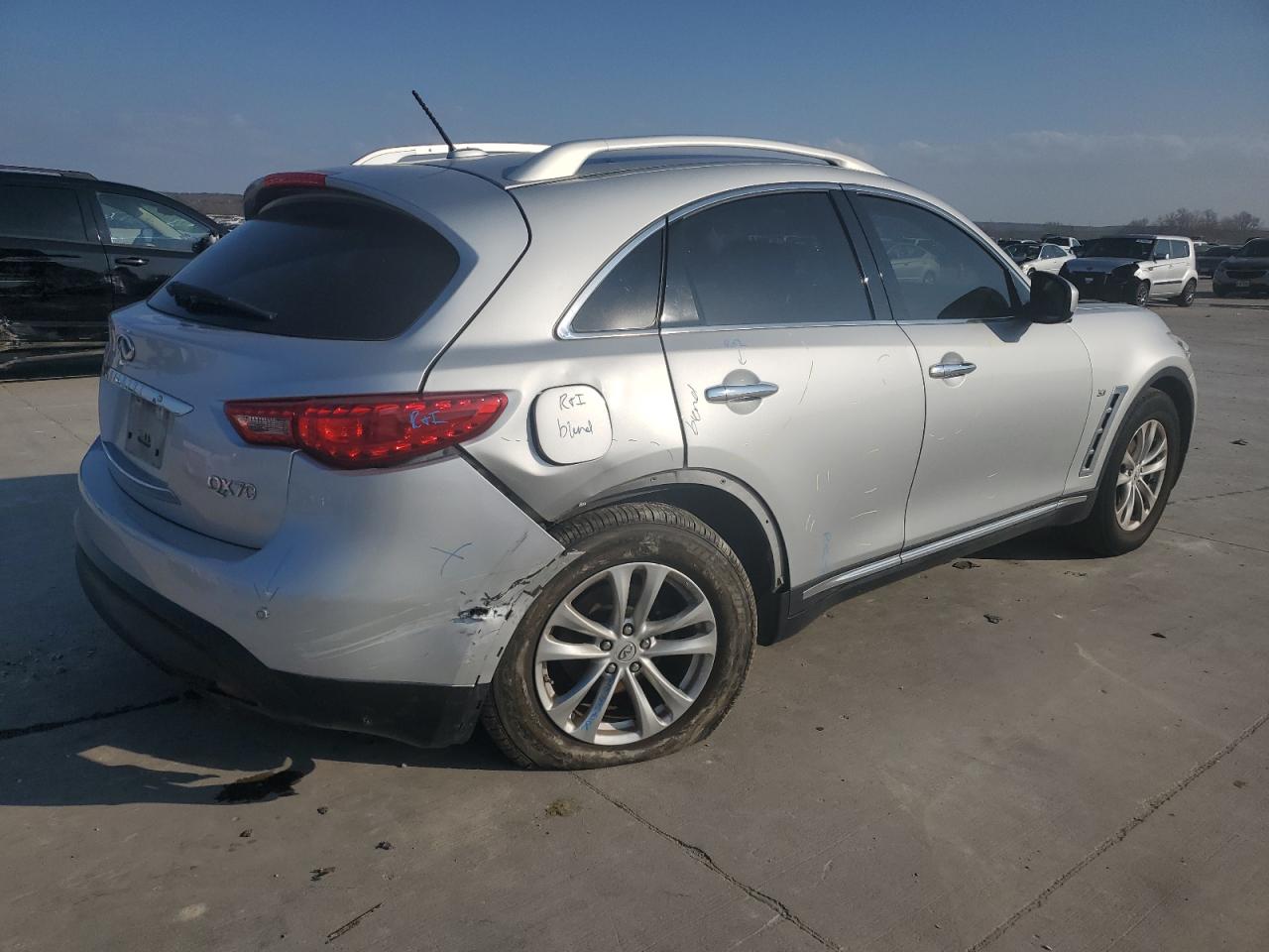 2017 Infiniti QX70 - Image 3