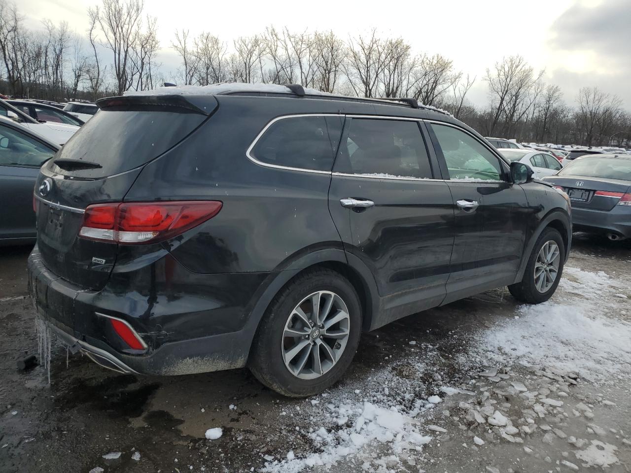 2019 Hyundai Santa Fe - Image 3