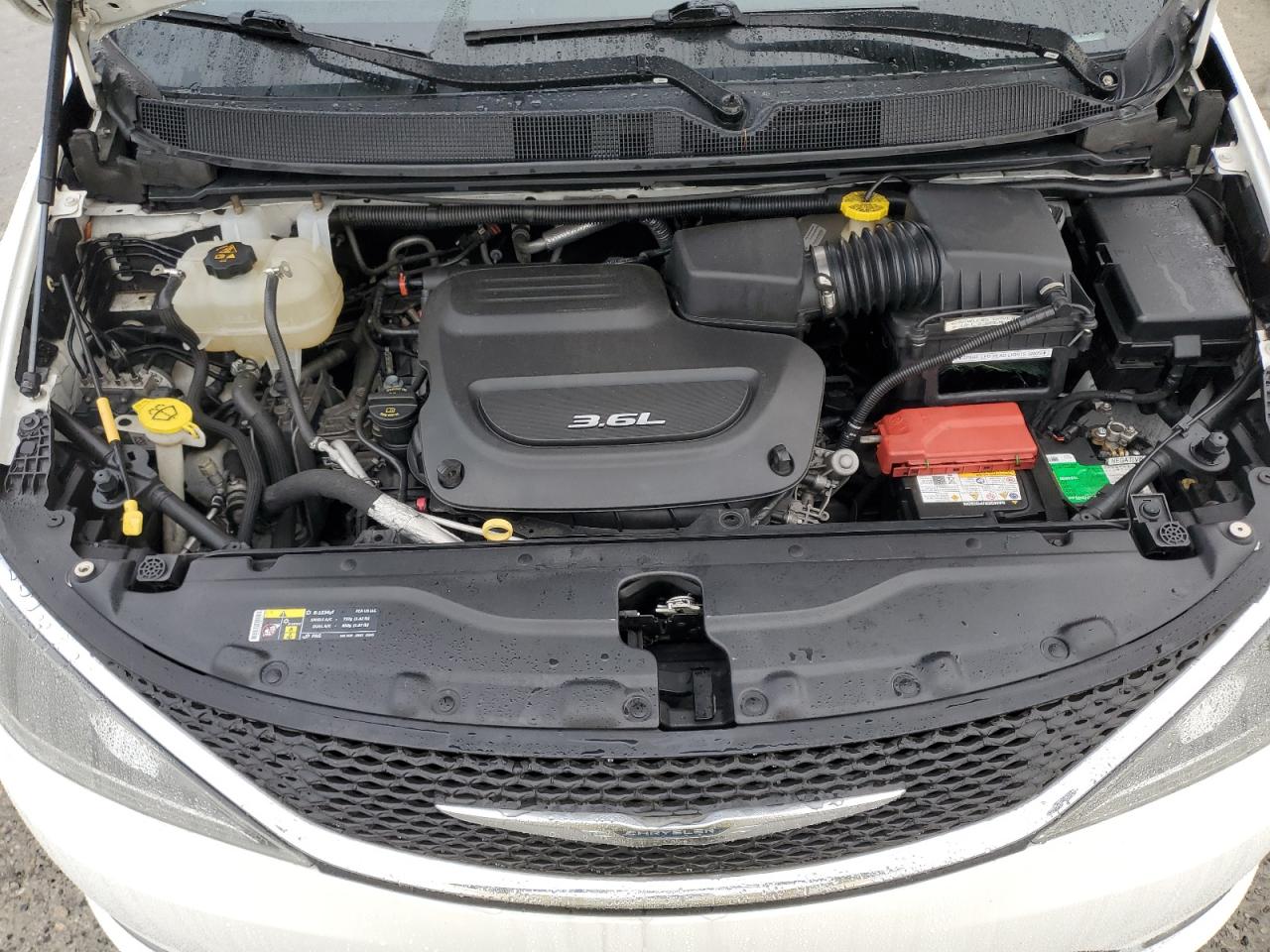 2017 Chrysler Pacifica - Image 12