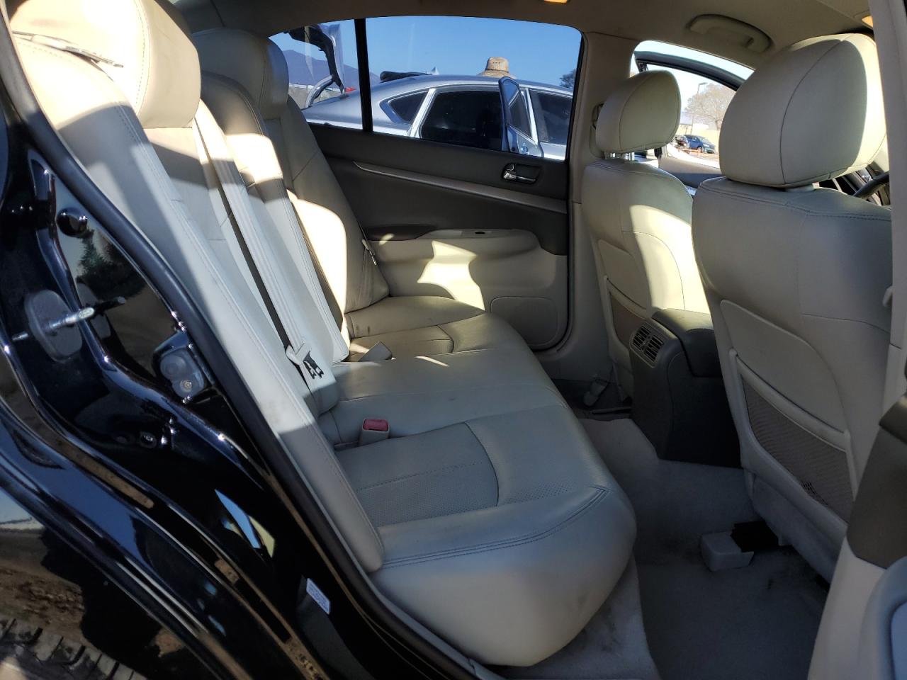 2011 Infiniti G - Image 10