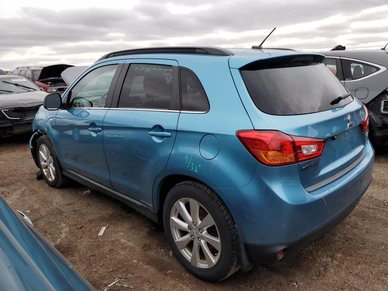 2013 Mitsubishi Outlander - Image 2