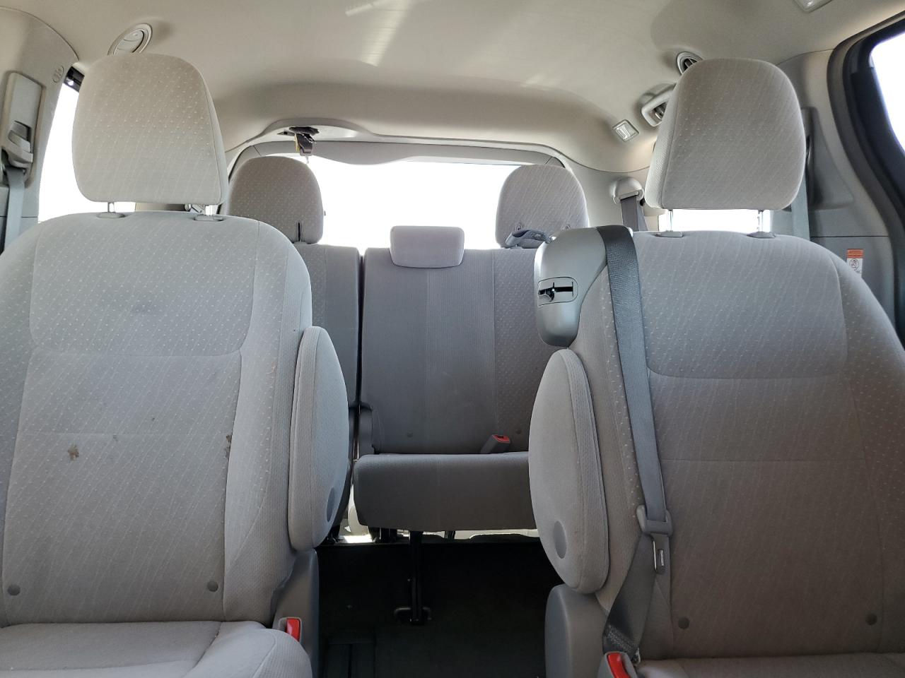 2017 Toyota Sienna - Image 10