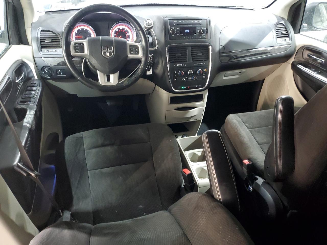 2014 Dodge Caravan - Image 8