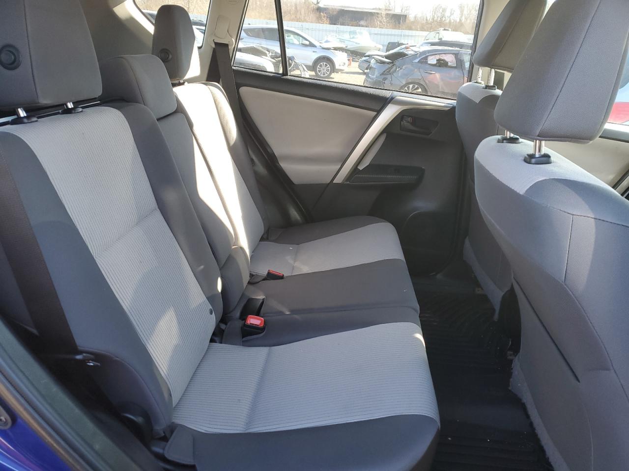 2015 Toyota RAV 4 - Image 11