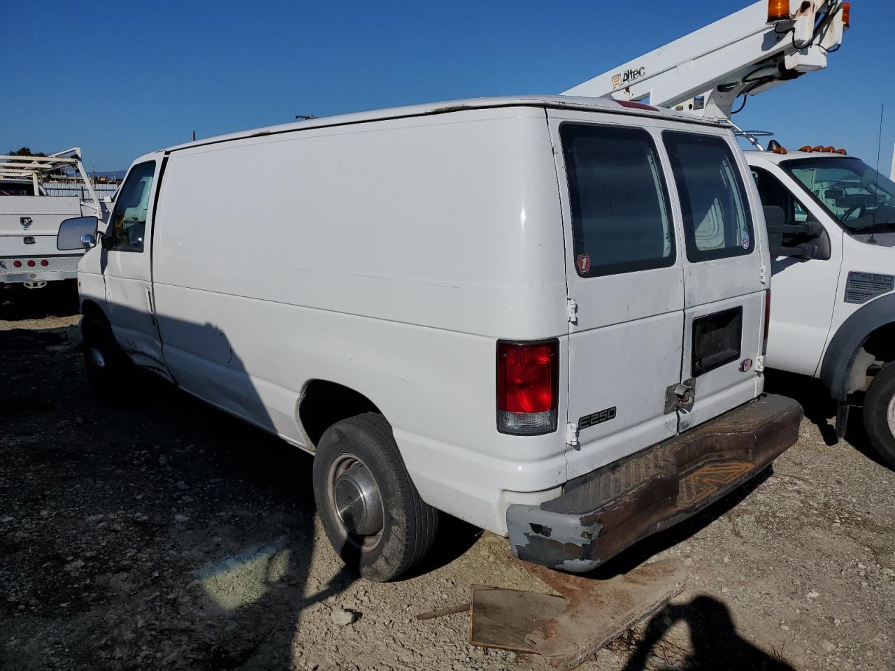 2000 Ford Econoline - Image 2