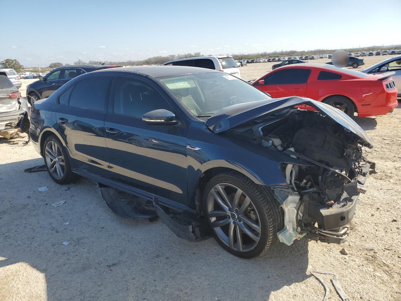2018 Volkswagen Passat - Image 4