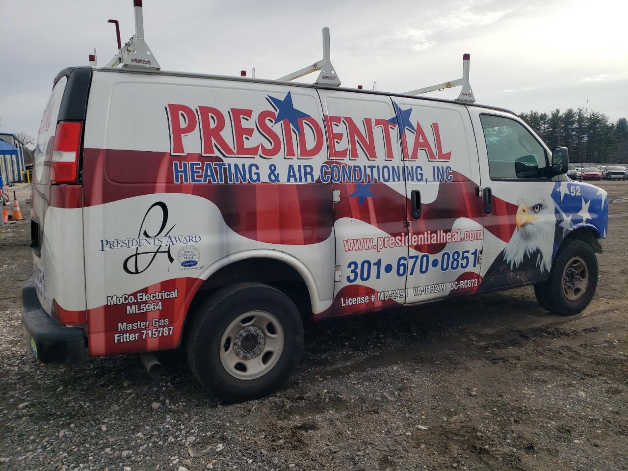 2018 Chevrolet Express - Image 3