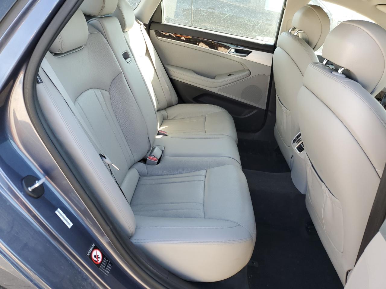2015 Hyundai Genesis - Image 10