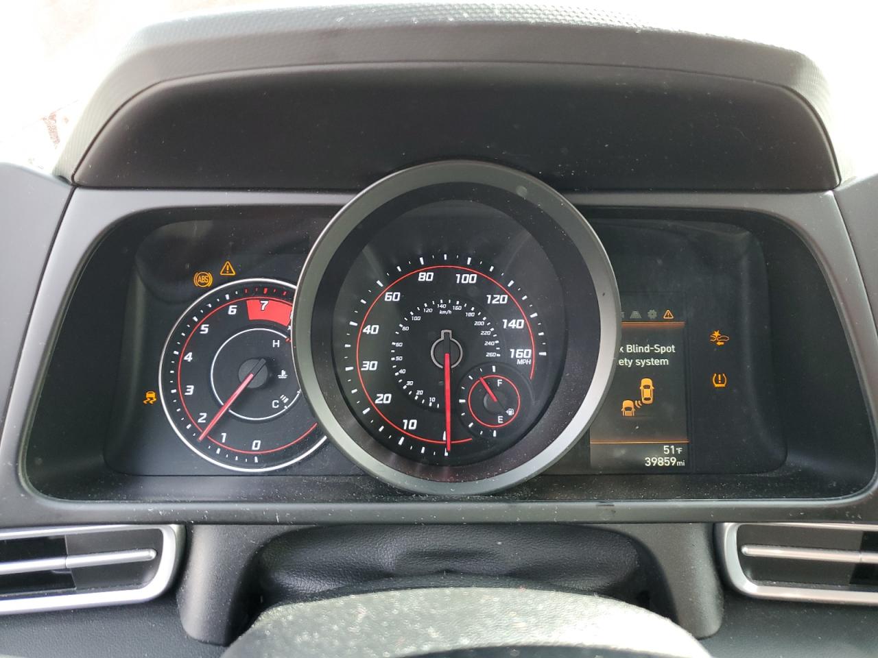 2022 Hyundai Elantra - Image 9