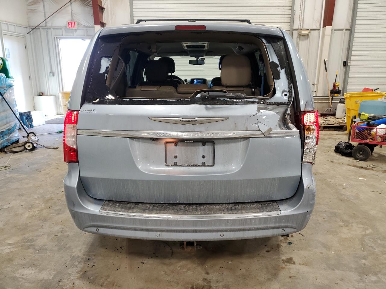 2013 Chrysler Town & Country - Image 6