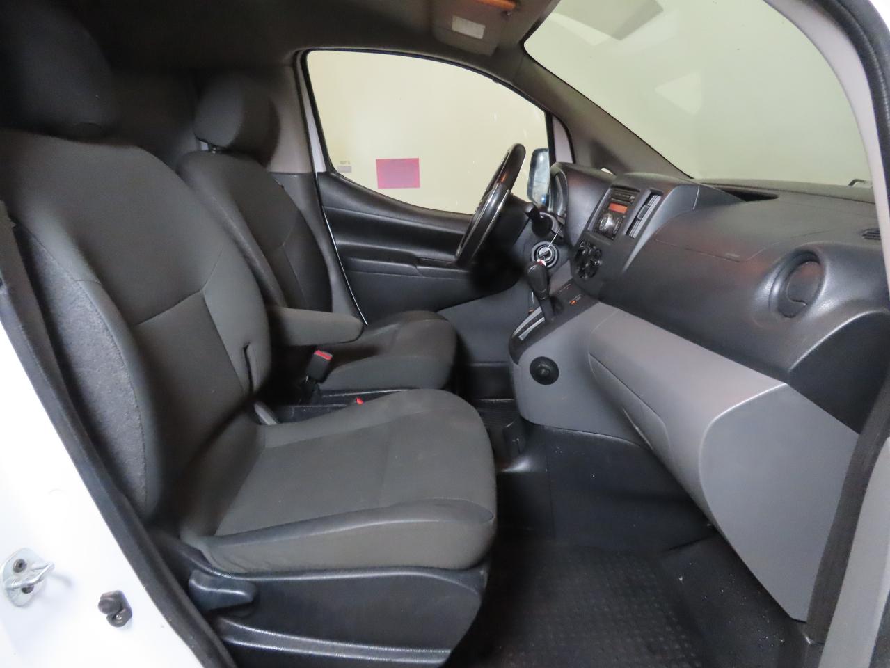 2017 Nissan NV - Image 5