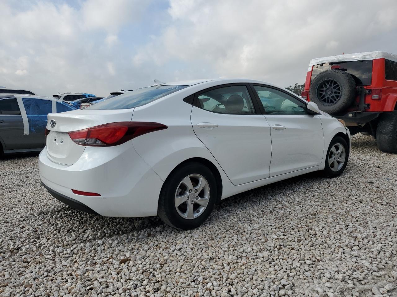 2015 Hyundai Elantra - Image 3