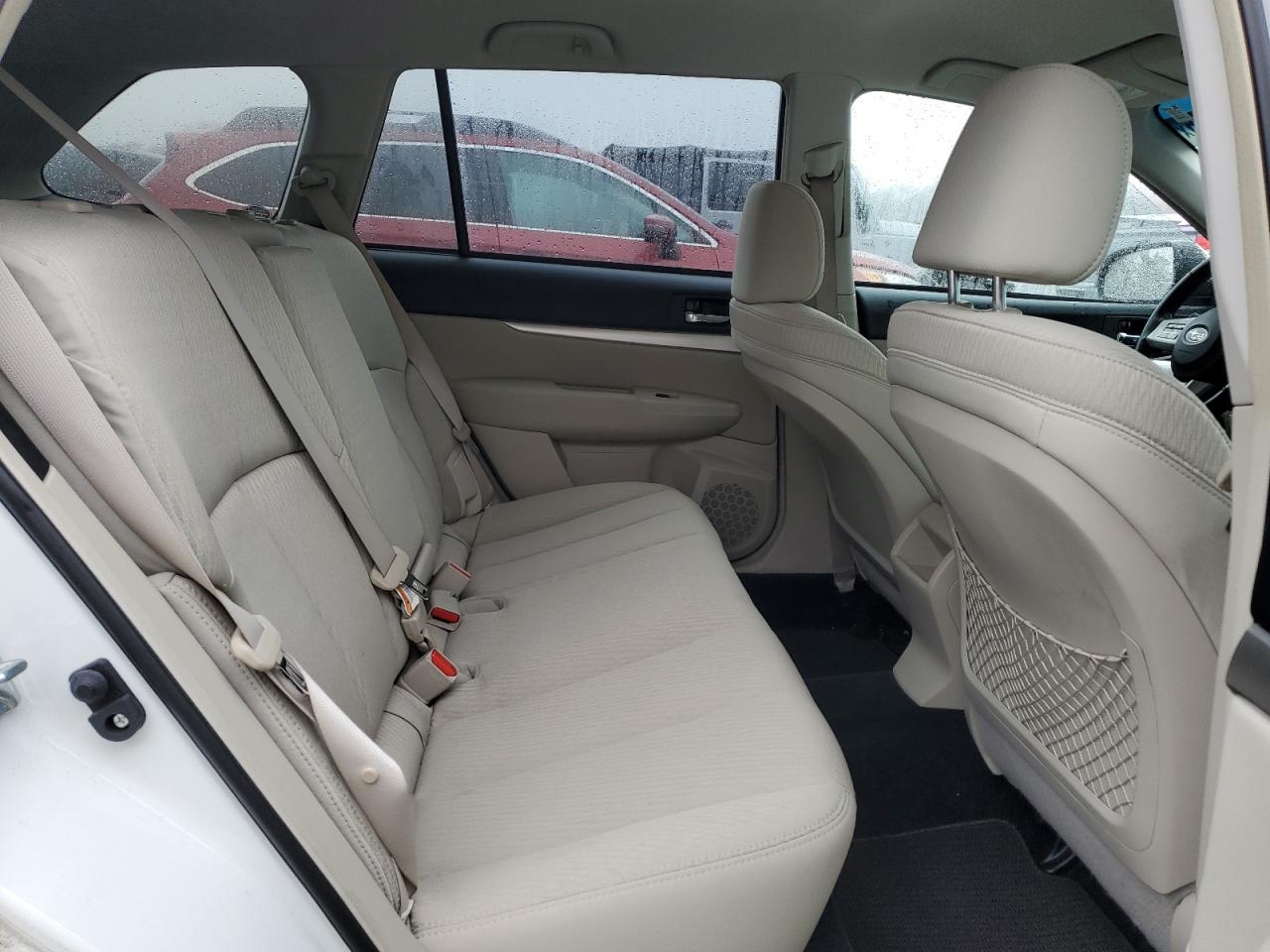 2011 Subaru Outback - Image 11