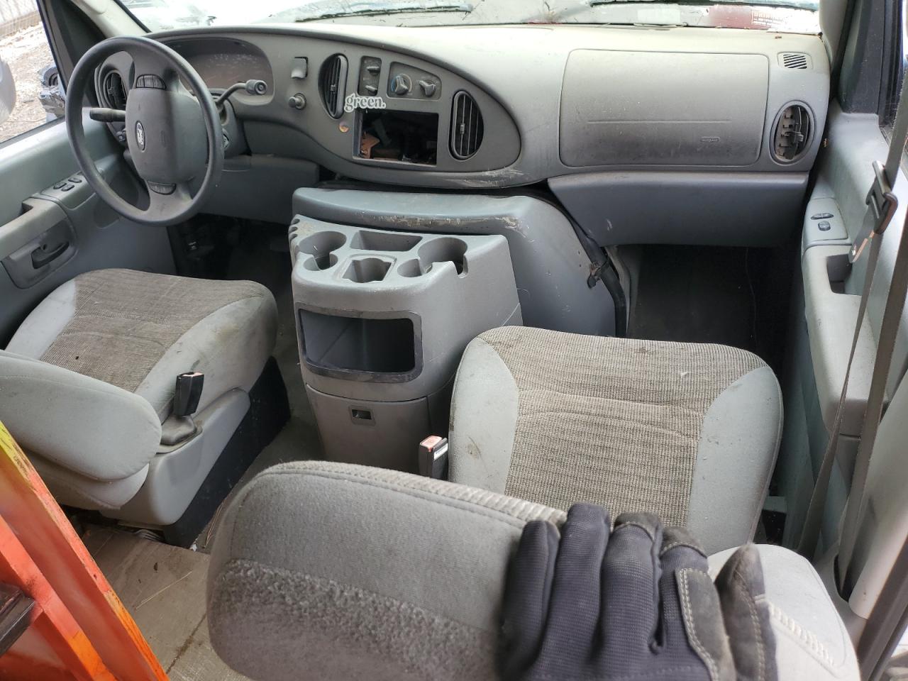2004 Ford Econoline - Image 8