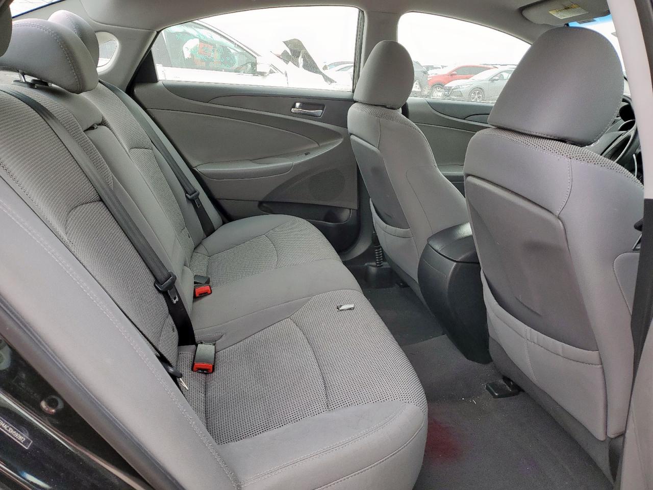 2013 Hyundai Sonata - Image 10