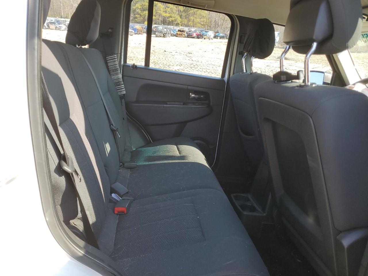 2012 Jeep Liberty (North America) - Image 11