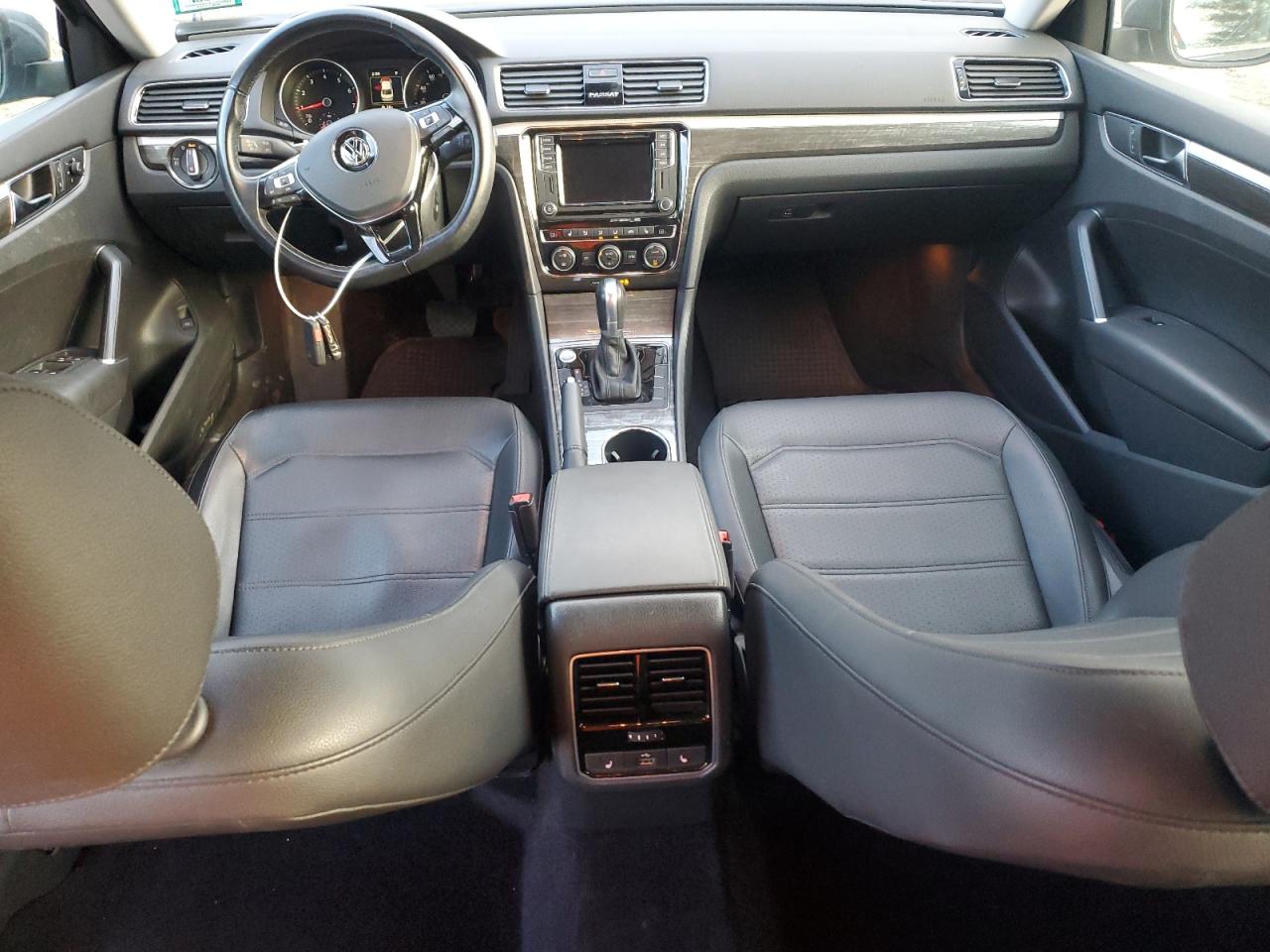 2018 Volkswagen Passat - Image 8