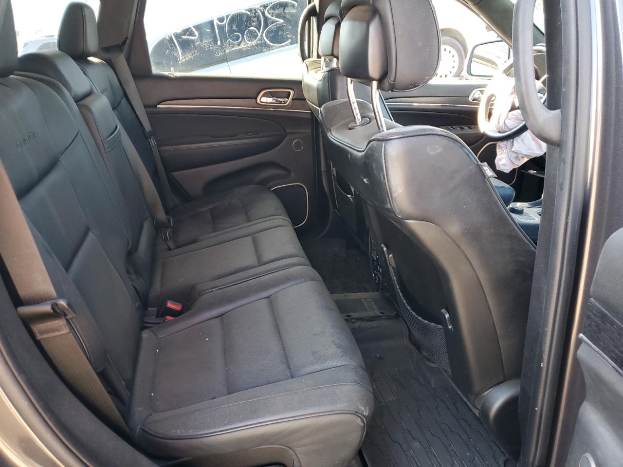 2016 Jeep Grand Cherokee - Image 11