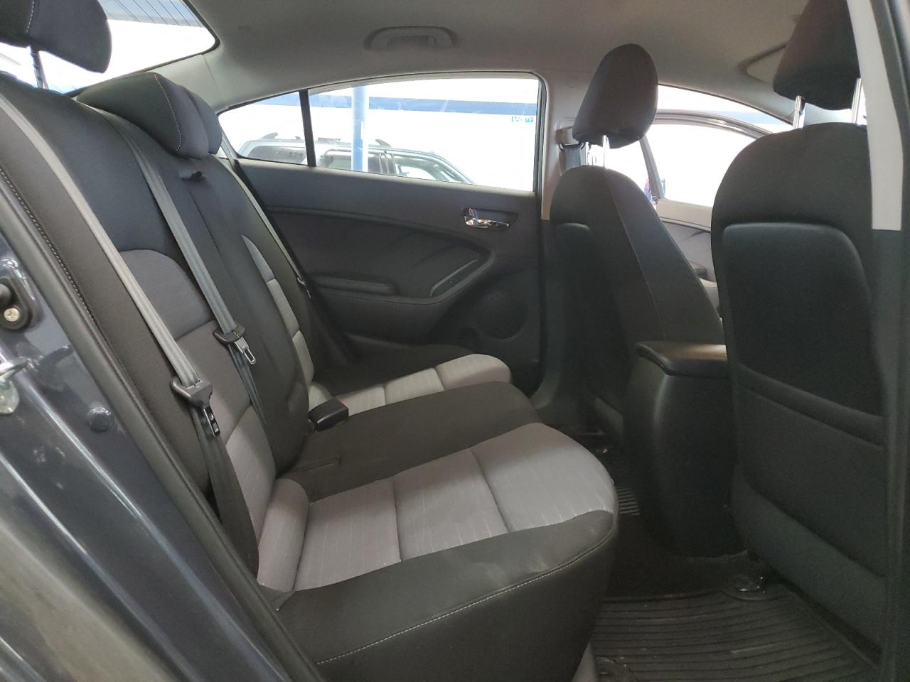 2015 Kia Forte - Image 10