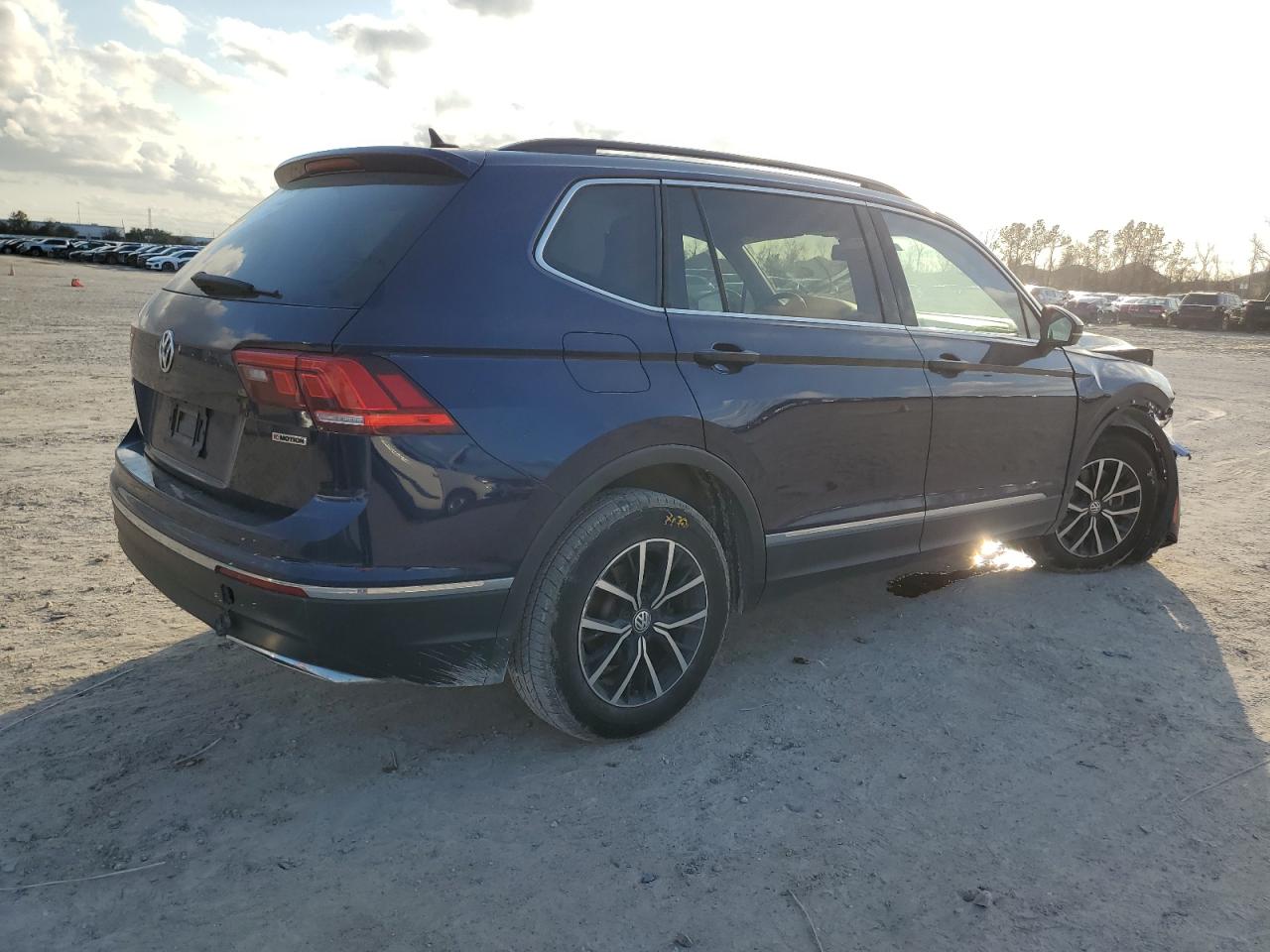 2021 Volkswagen Tiguan - Image 3