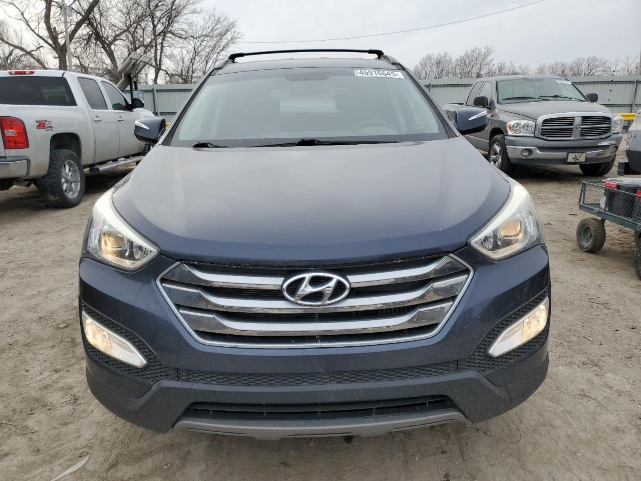 2016 Hyundai Santa Fe - Image 5