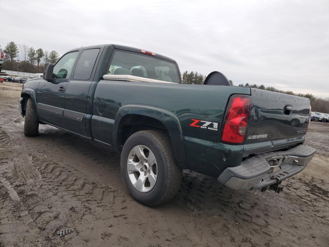 2005 Chevrolet Silverado - Image 2