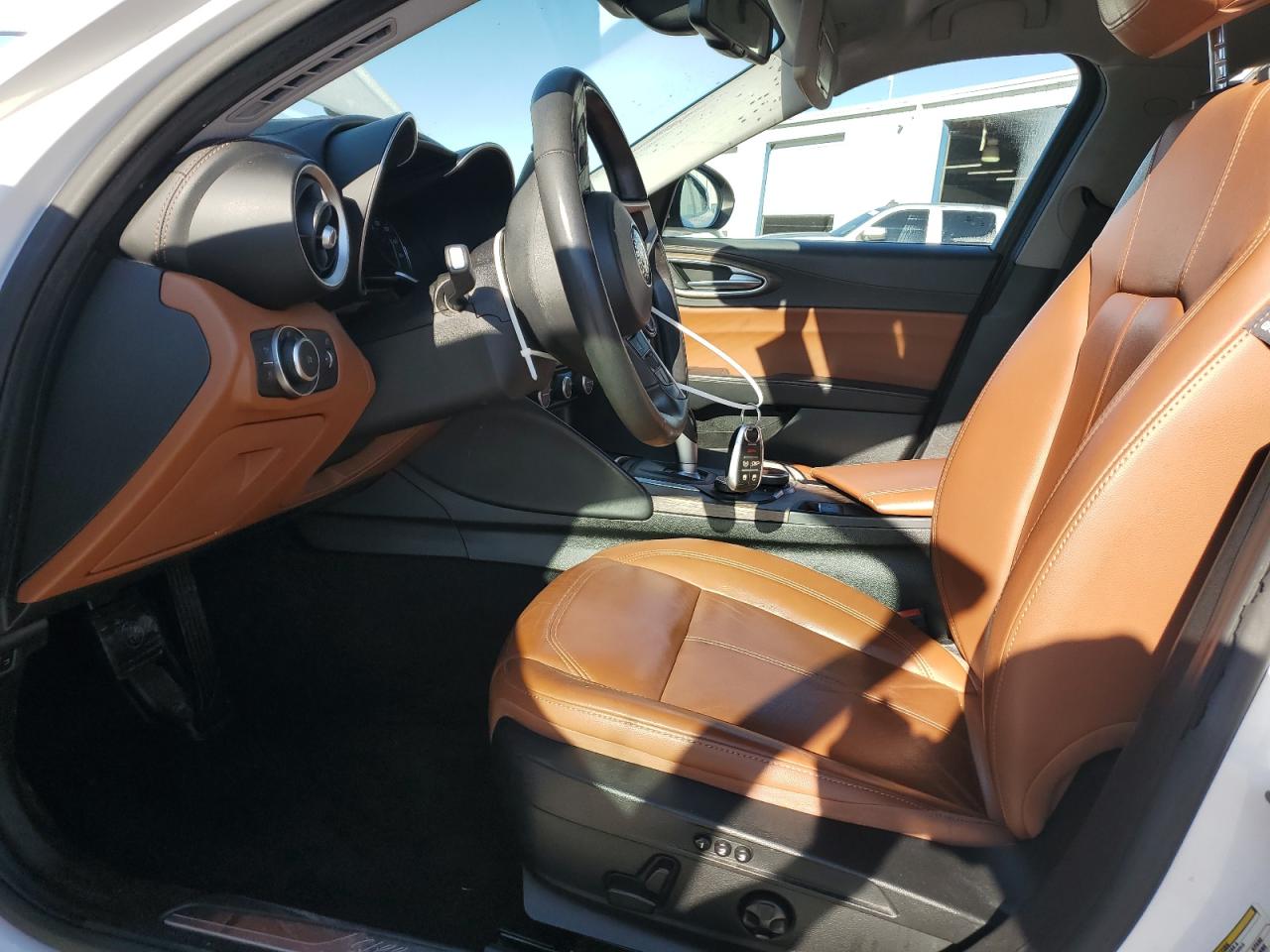 2017 Alfa Romeo Giulia - Image 7