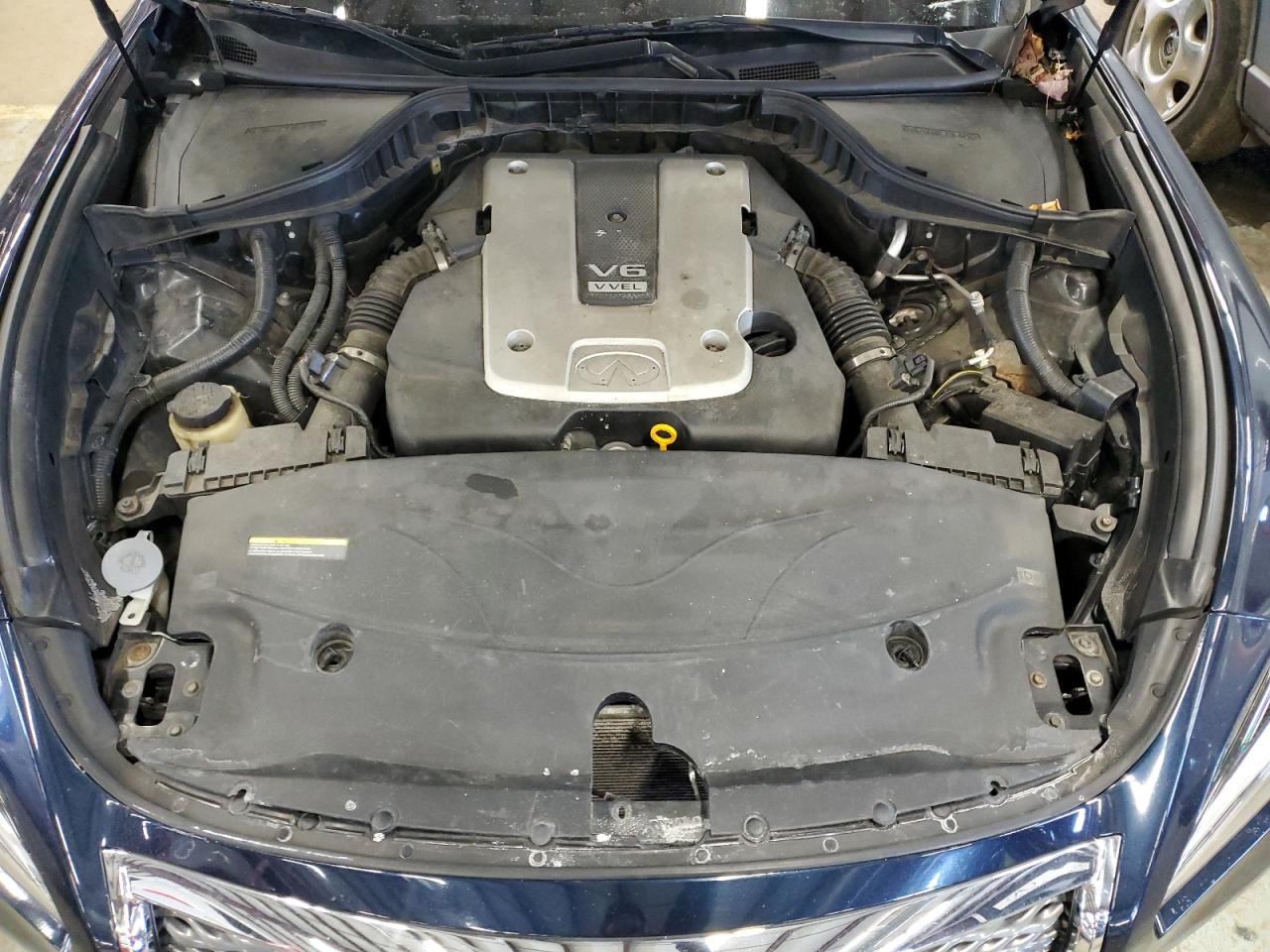 2016 Infiniti Q70 - Image 12