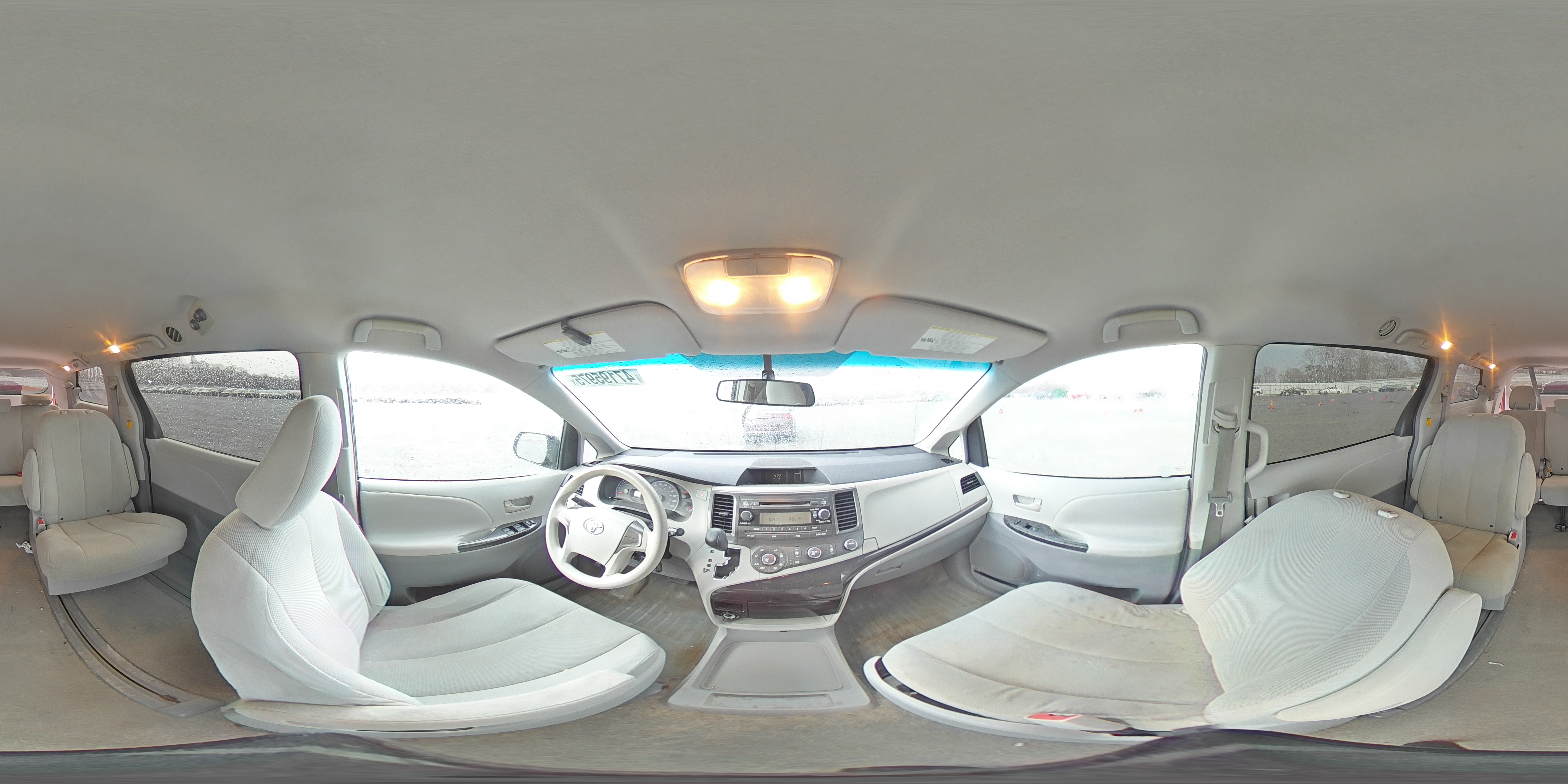 2011 Toyota Sienna - Image 14