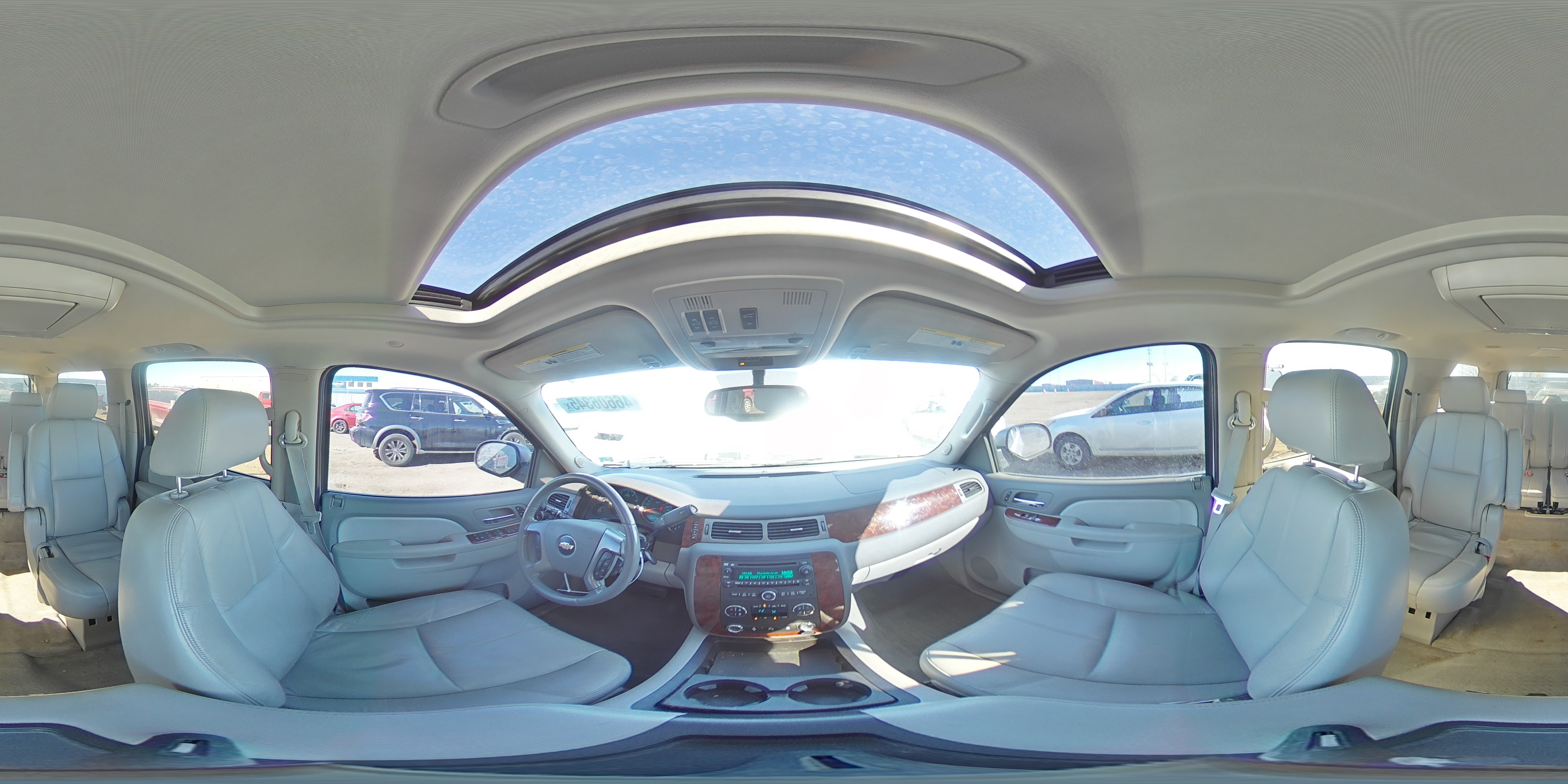 2011 Chevrolet Suburban - Image 13