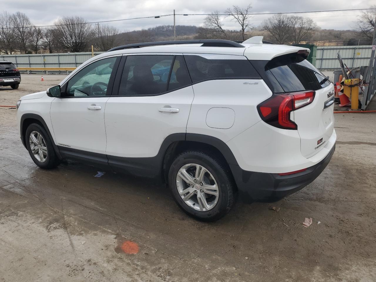 2022 GMC Terrain - Image 2