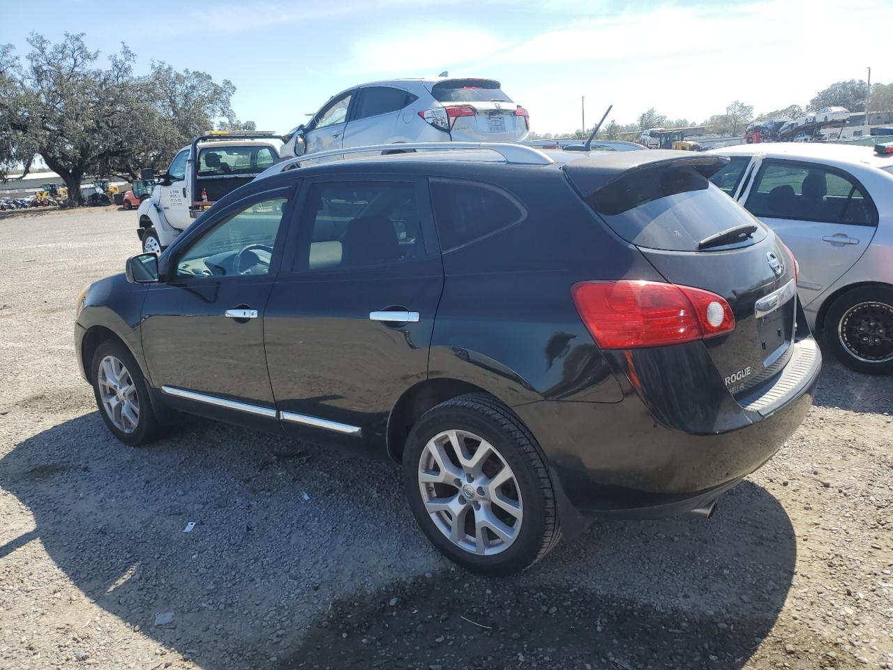 2011 Nissan Rogue - Image 2