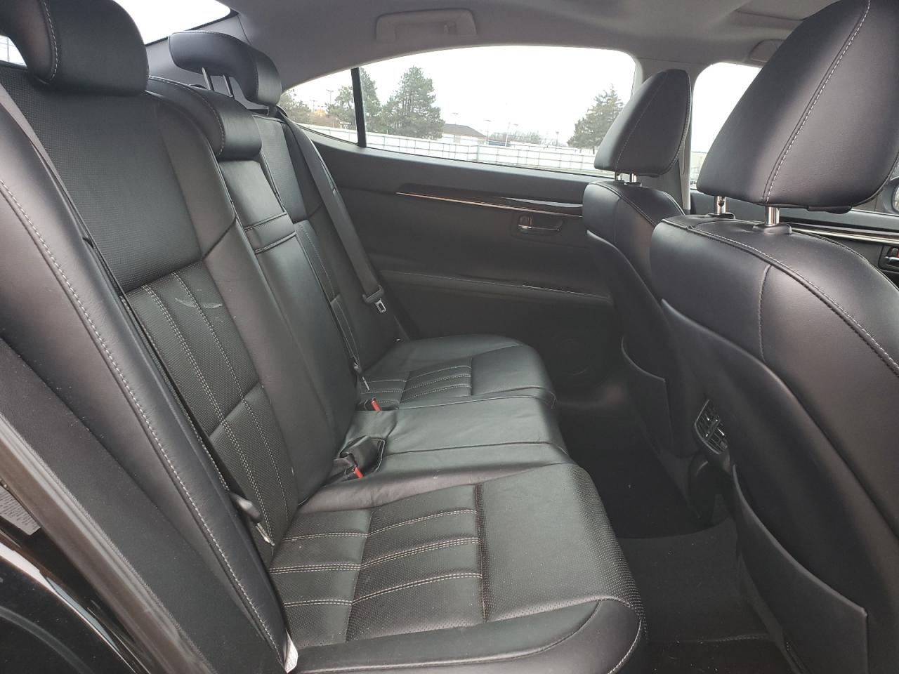 2016 Lexus ES - Image 10