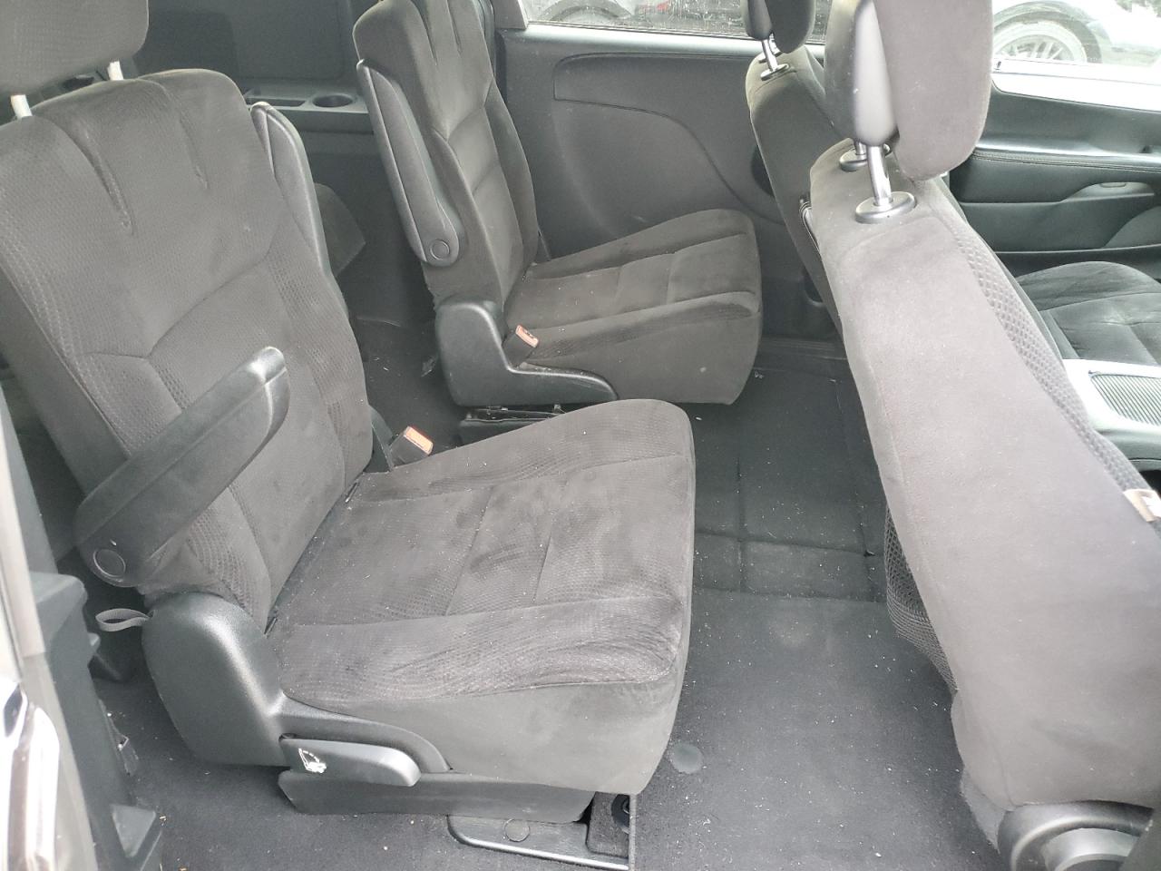 2015 Dodge Caravan - Image 11