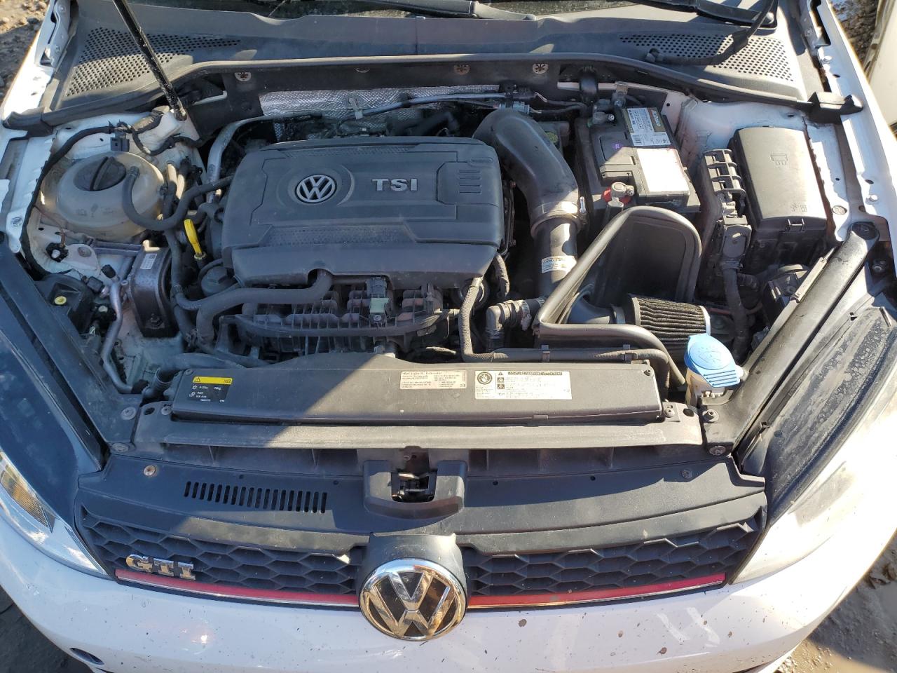 2015 Volkswagen GTI - Image 11