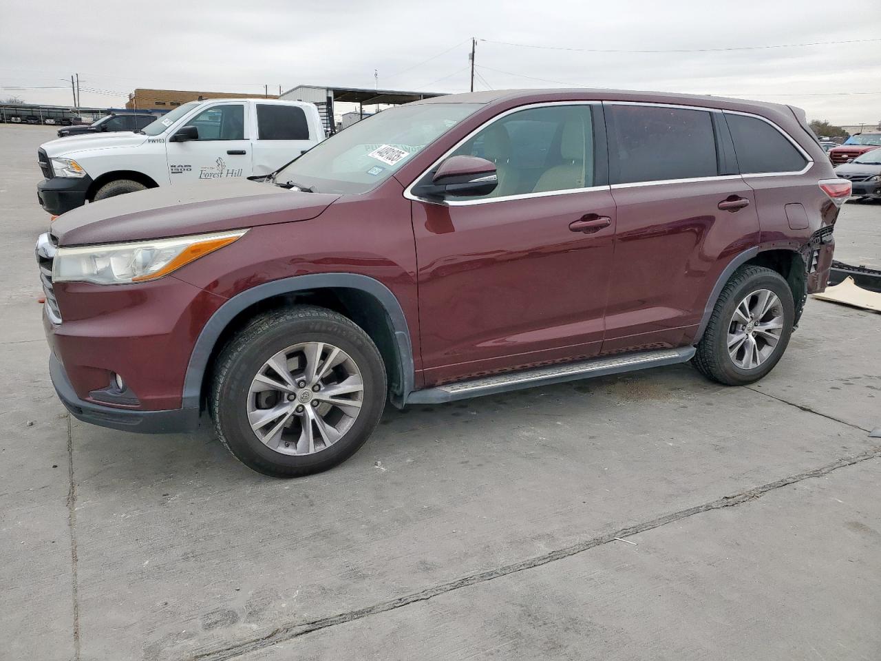 2015 Toyota Highlander - Image 1