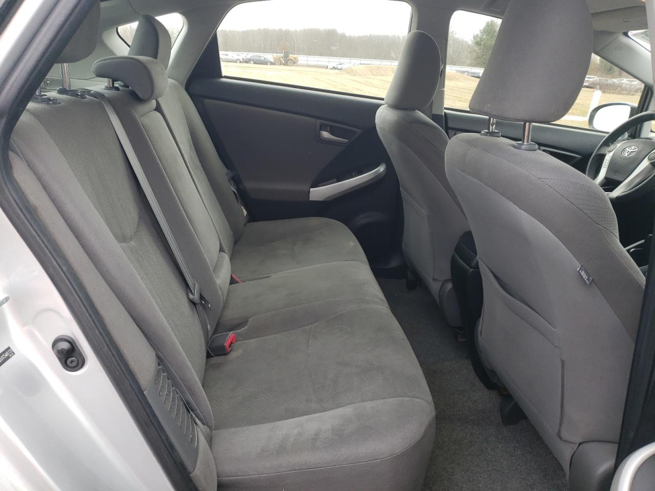 2012 Toyota Prius - Image 10