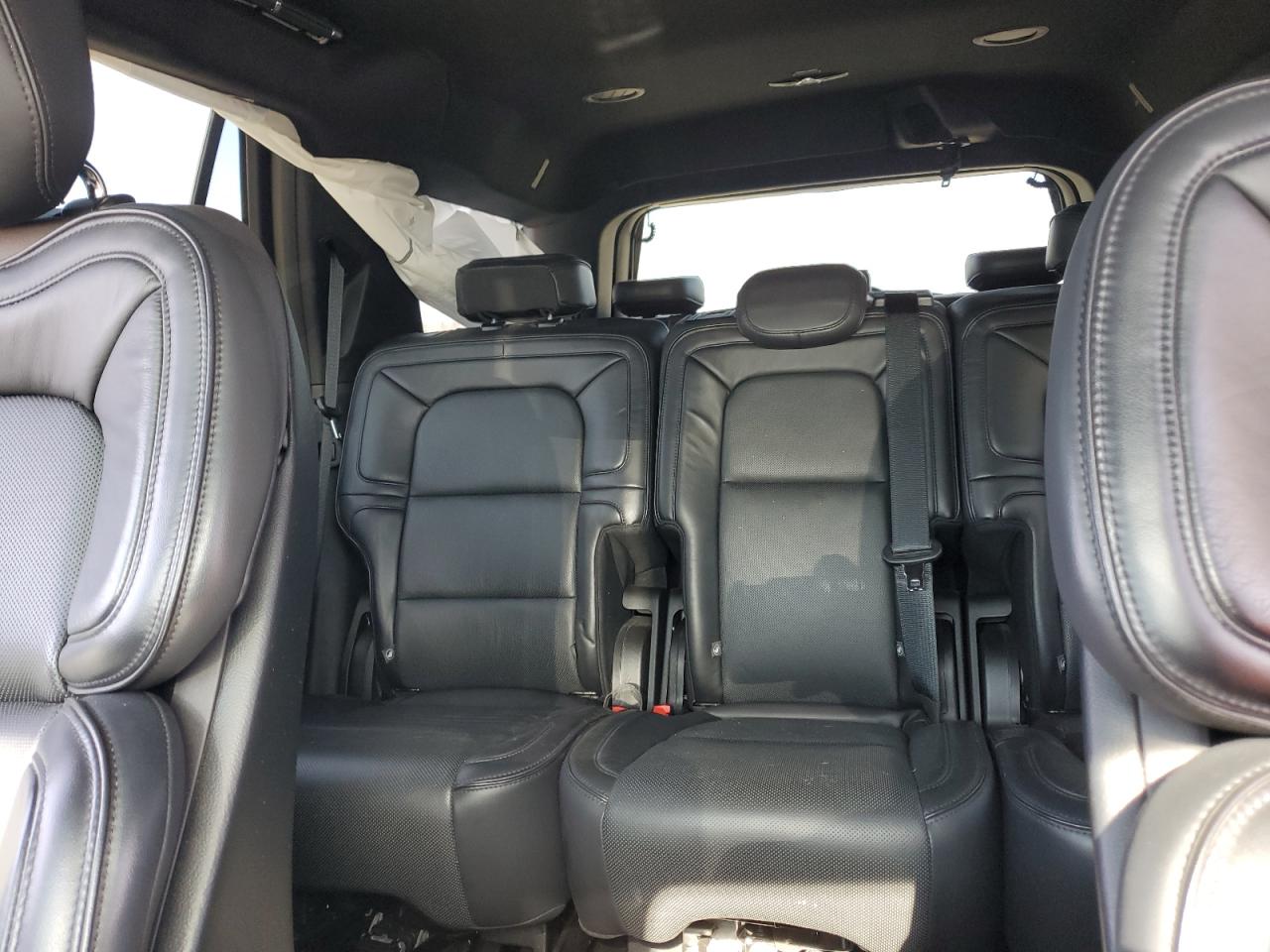 2019 Lincoln Navigator - Image 10