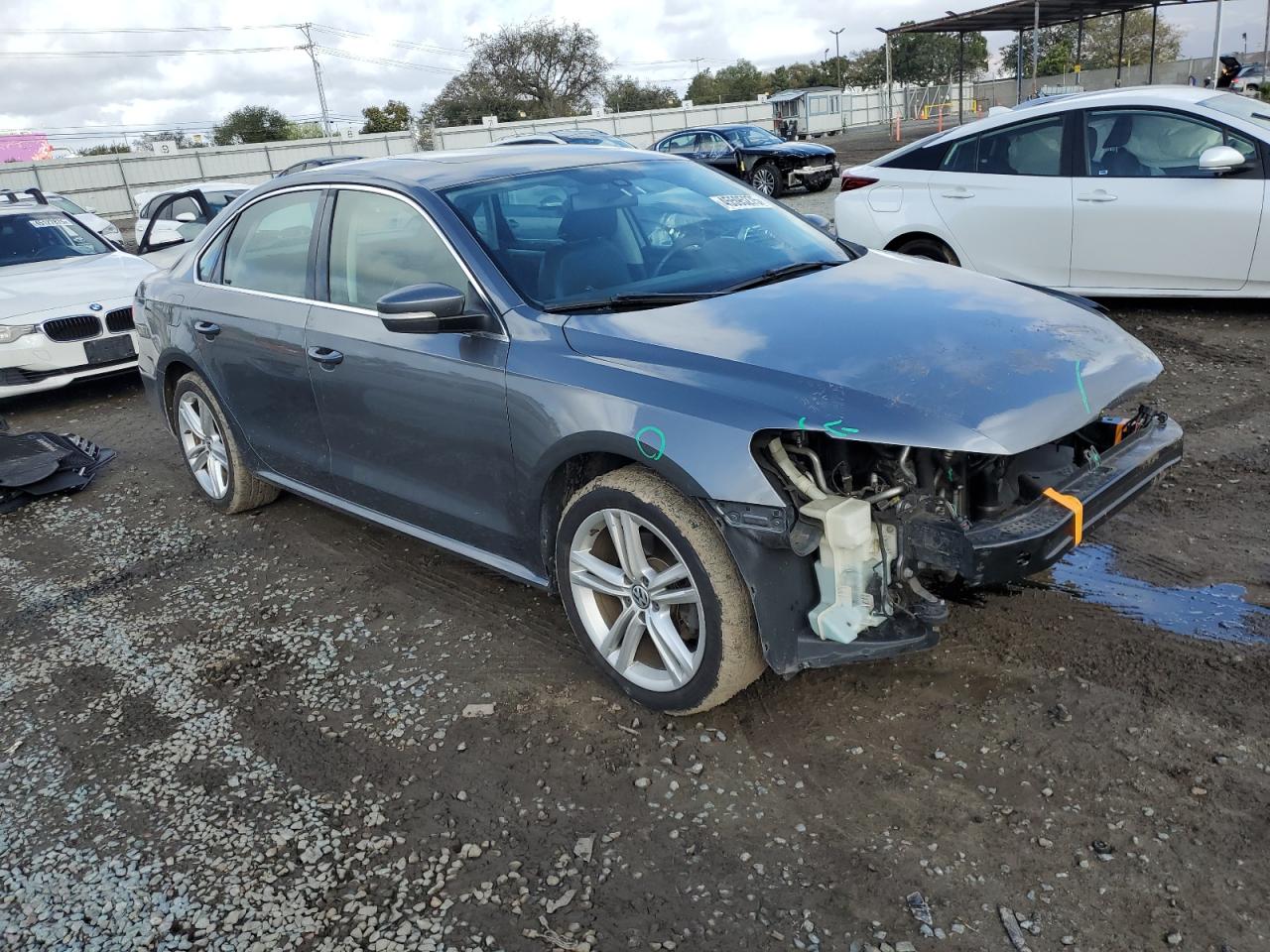 2014 Volkswagen Passat - Image 4