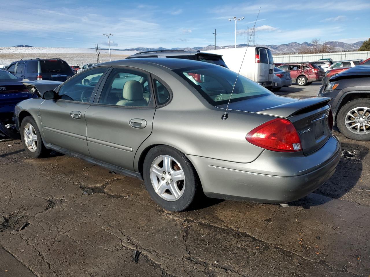 2001 Ford Taurus - Image 2