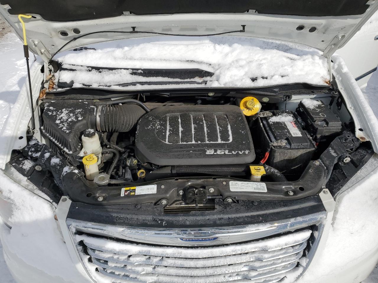 2015 Chrysler Town & Country - Image 12